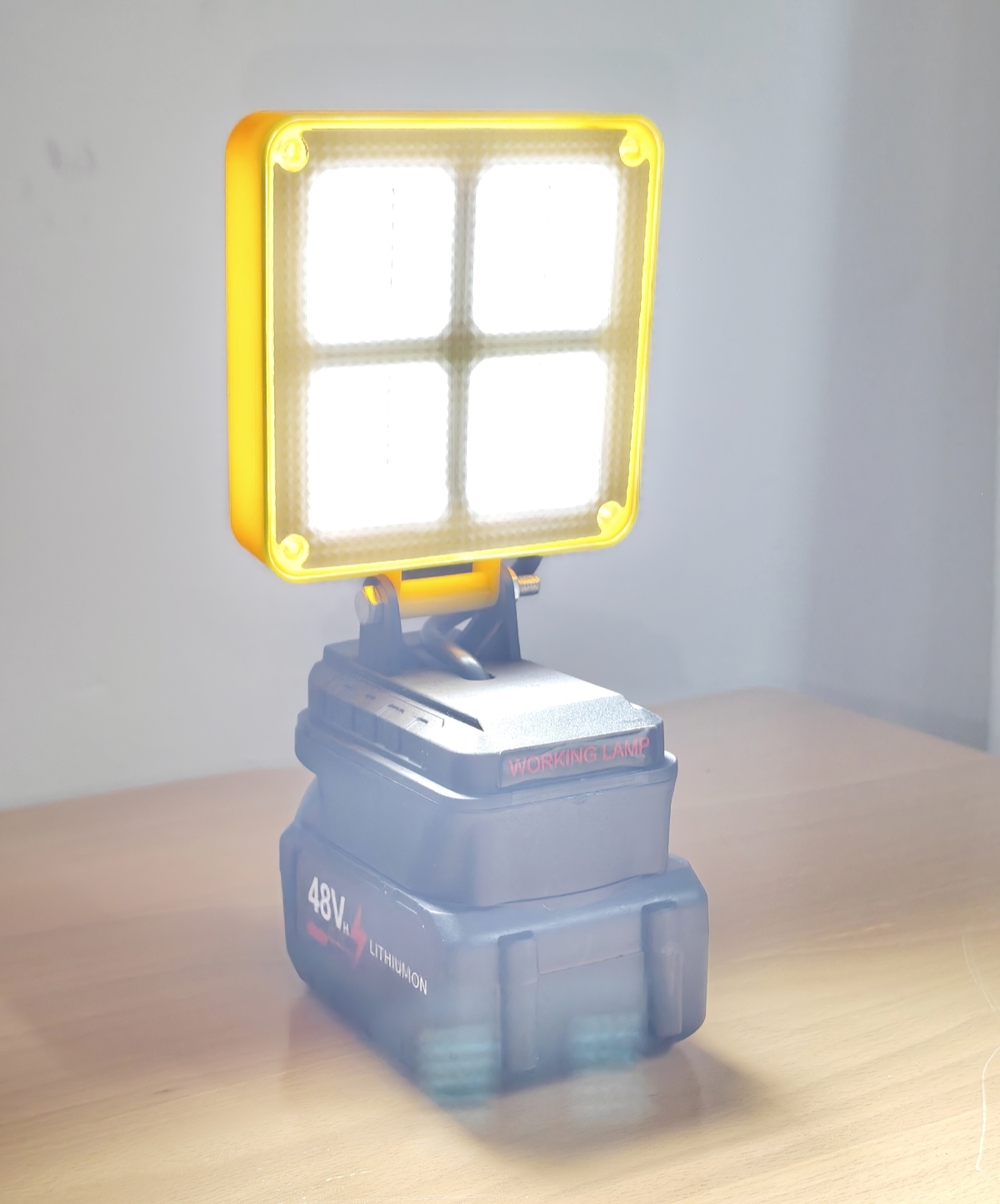 چراغ کمپ شارژی پروژکتور 4 شبکه باتری جداشونده مدل working lamp