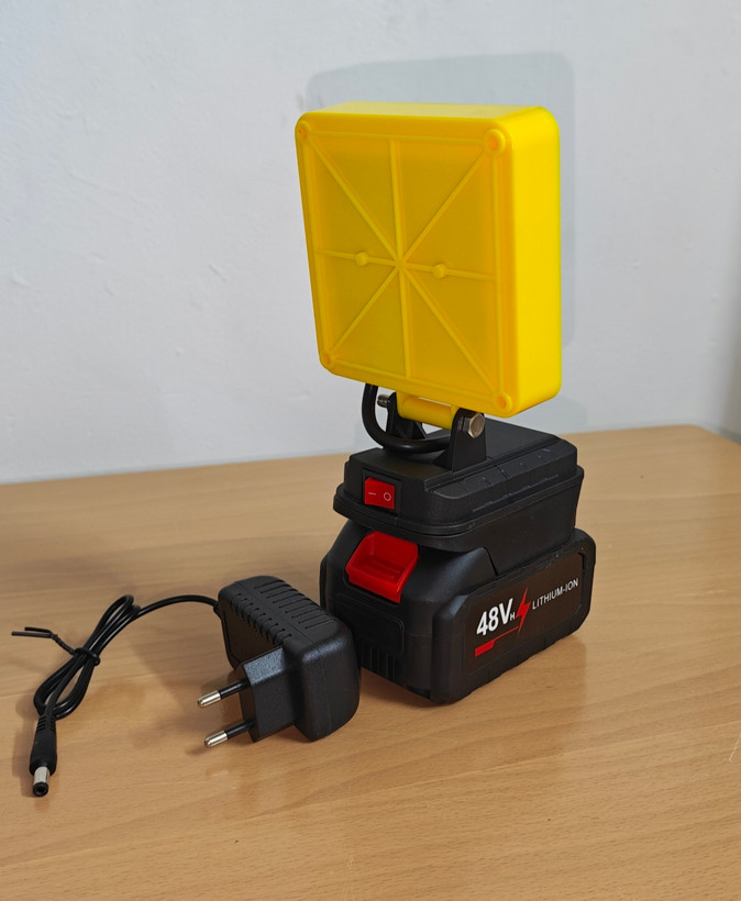 چراغ کمپ شارژی پروژکتور 4 شبکه باتری جداشونده مدل working lamp