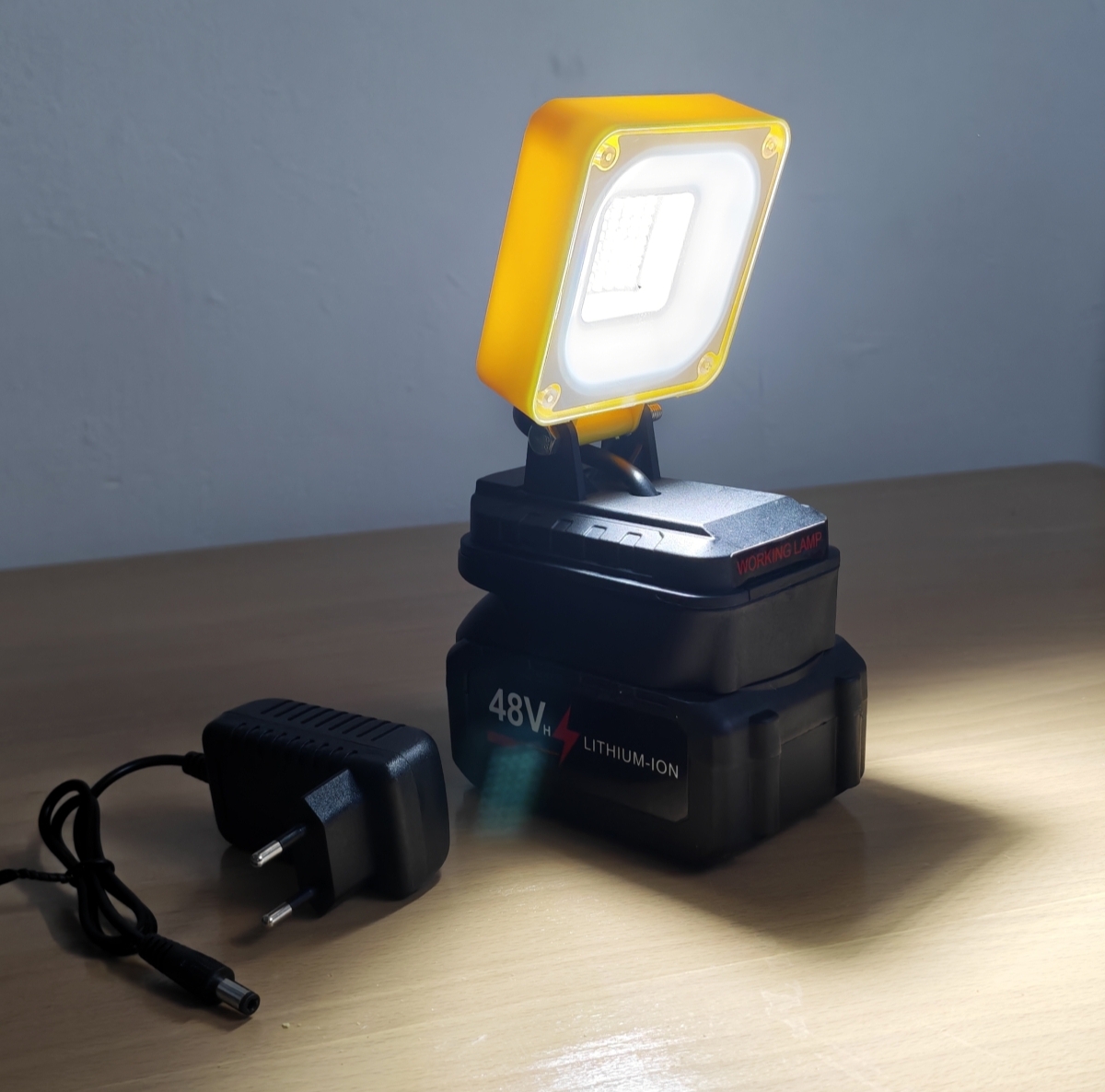 چراغ پروژکتور کمپ شارژی تک شبکه پرنور مدل  working lamp