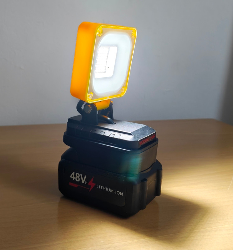 چراغ پروژکتور کمپ شارژی تک شبکه پرنور مدل working lamp