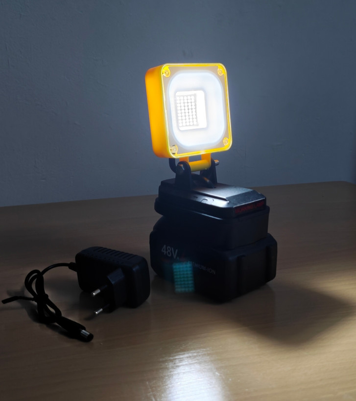 چراغ پروژکتور کمپ شارژی تک شبکه پرنور مدل working lamp