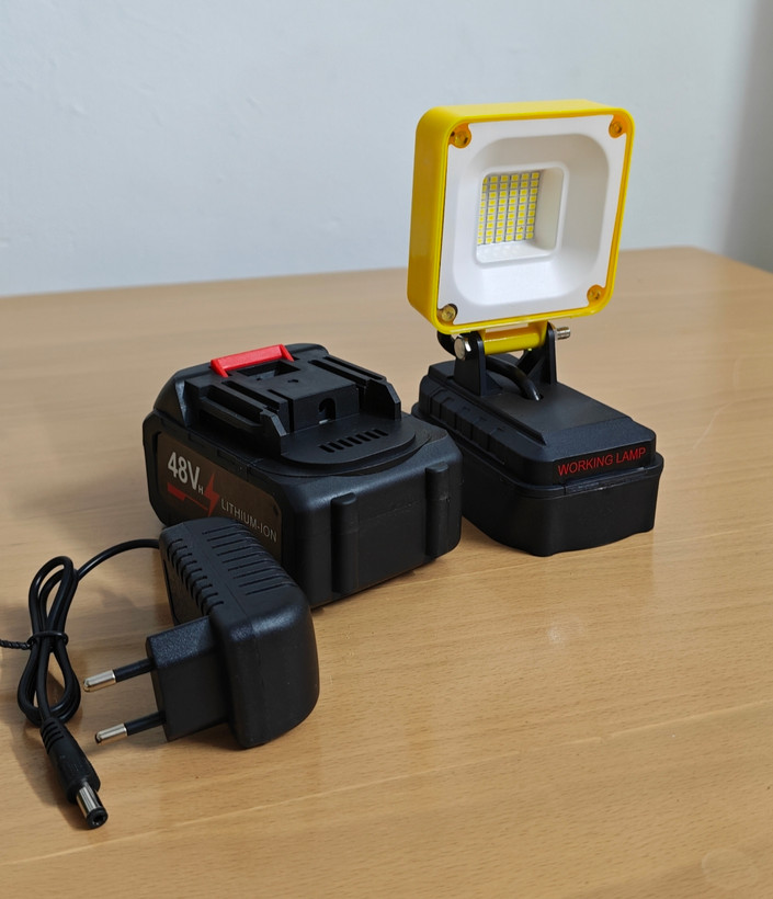 چراغ پروژکتور کمپ شارژی تک شبکه پرنور مدل working lamp