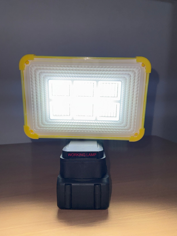 چراغ پروژکتور کمپ ۶ شبکه شارژی باتری خشابی مدل working lamp