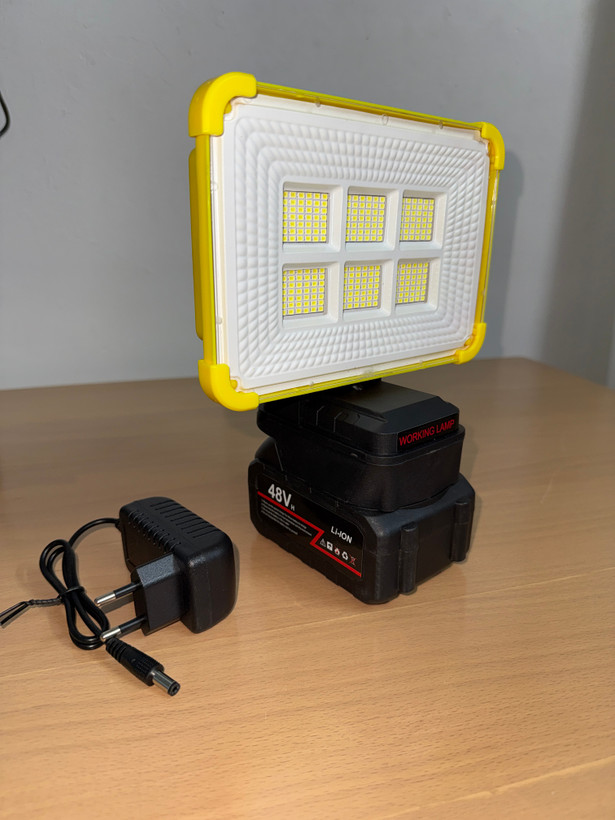 چراغ پروژکتور کمپ ۶ شبکه شارژی باتری خشابی مدل working lamp